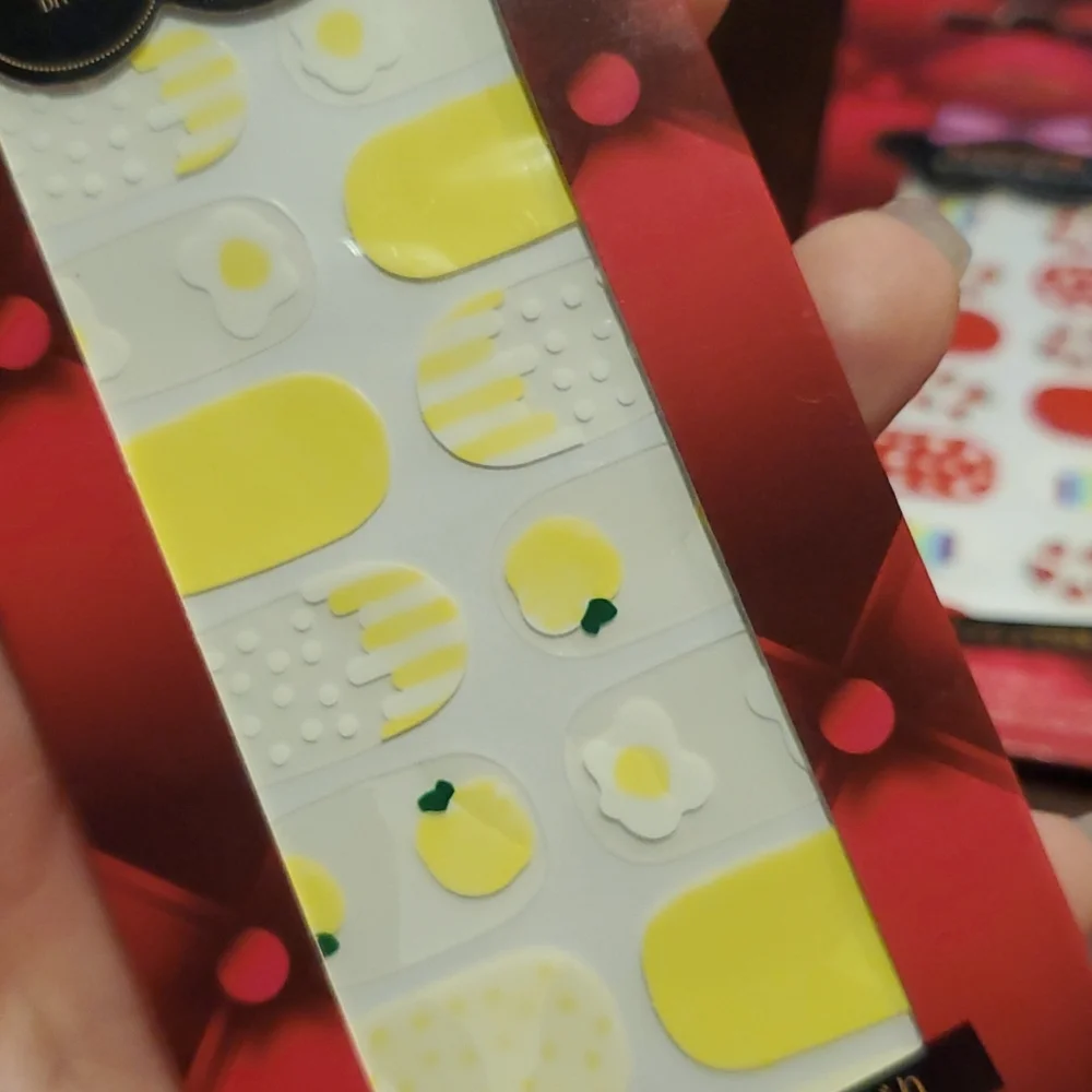 Lot of 4, nail strips - Picture 2 of 6